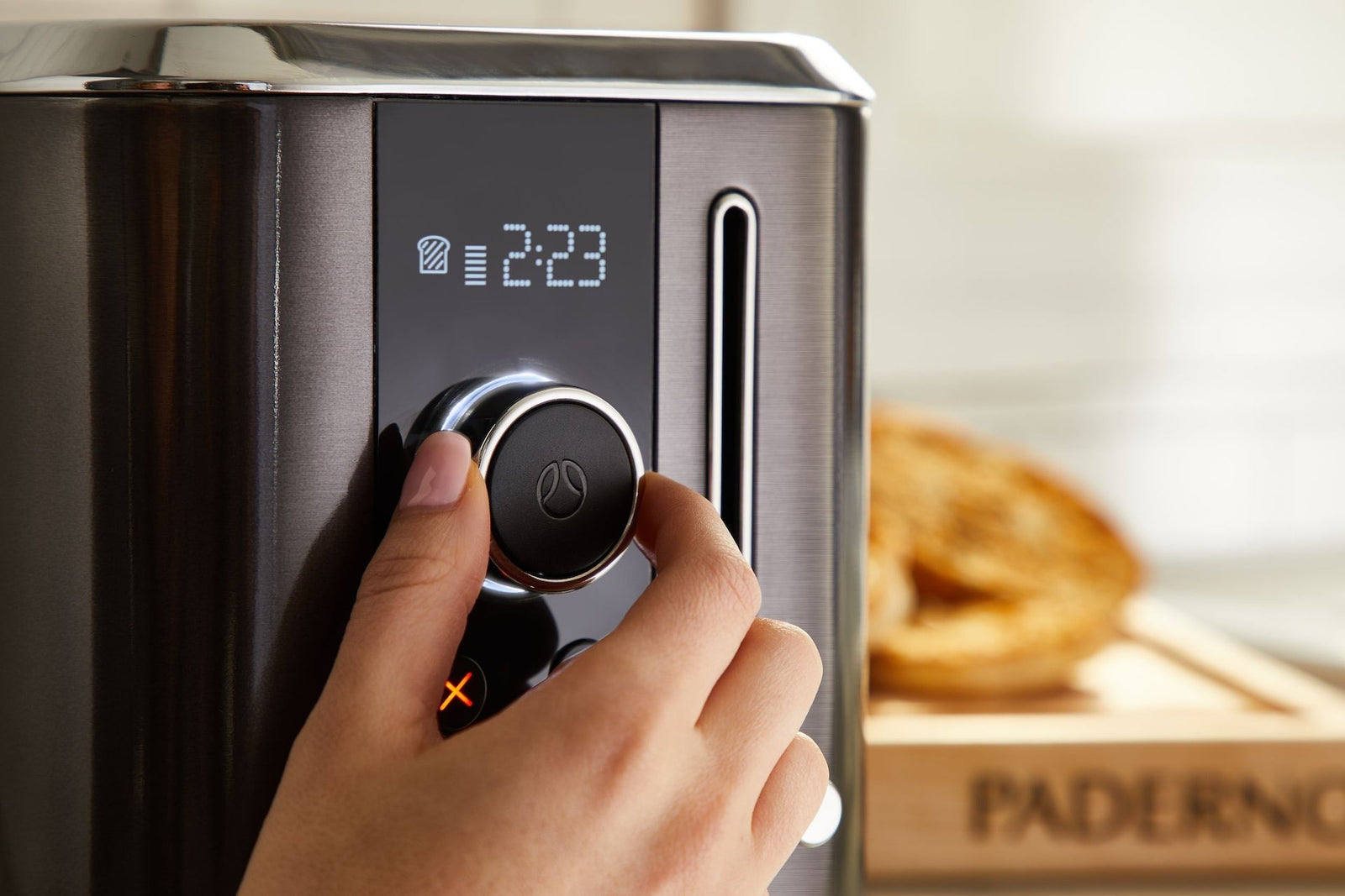 Even Heat Wide Slots Toaster with 9 Settings, Black Stainless Steel, 2-Slices S1E4 - product image 4