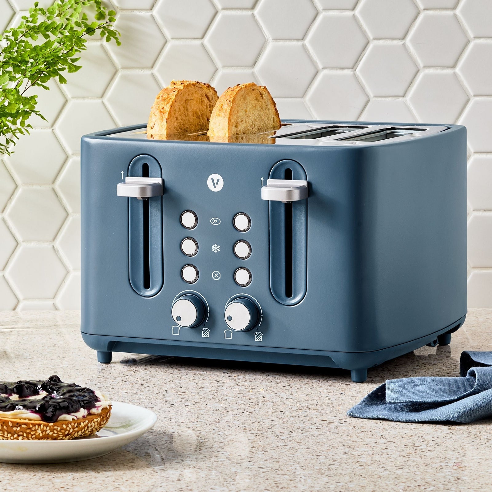 4-Slice Toaster with Extra-Wide Slots, Bluefin B6O7 - product image 4