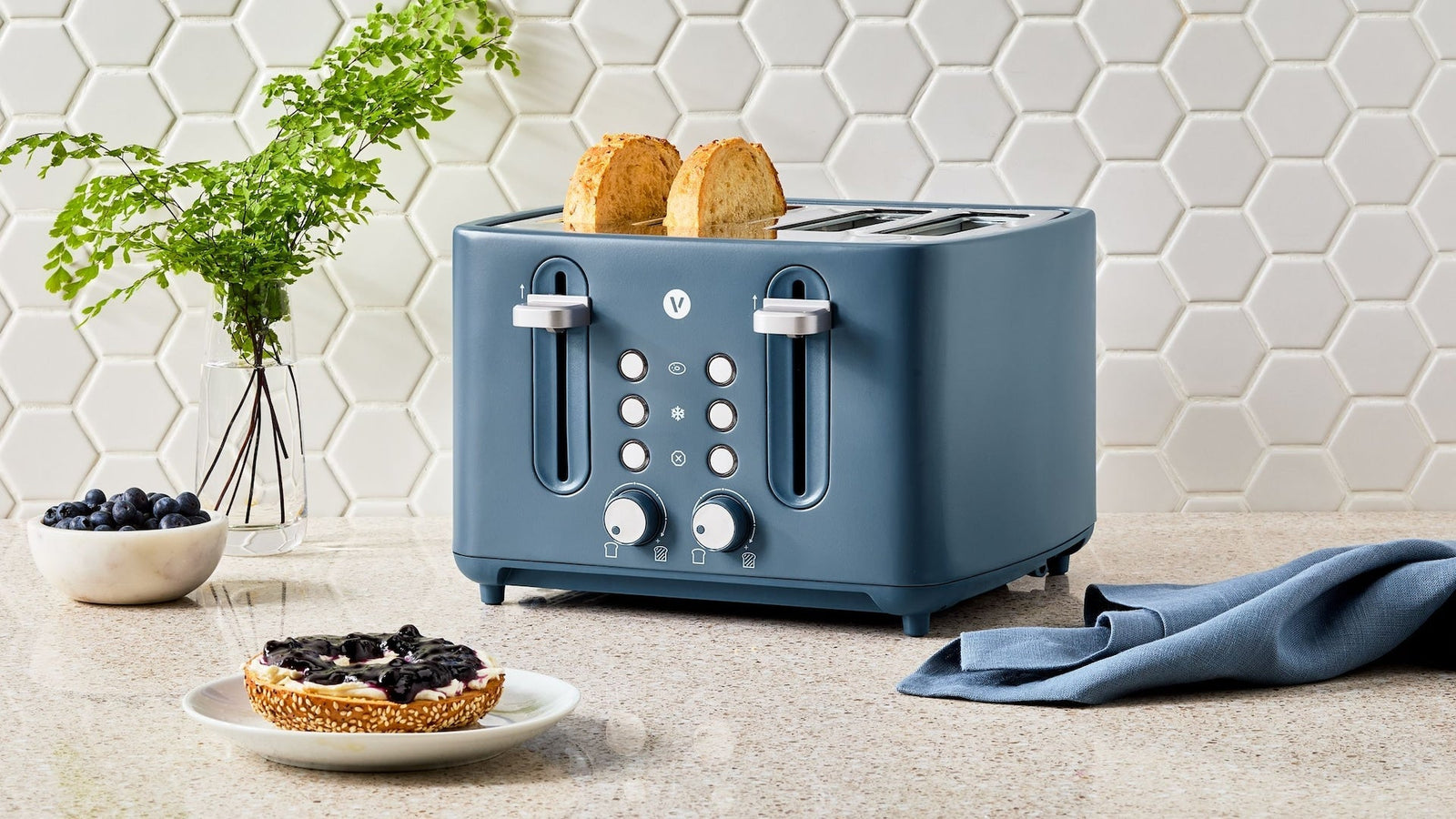 4-Slice Toaster with Extra-Wide Slots, Bluefin B6O7 - product image 5